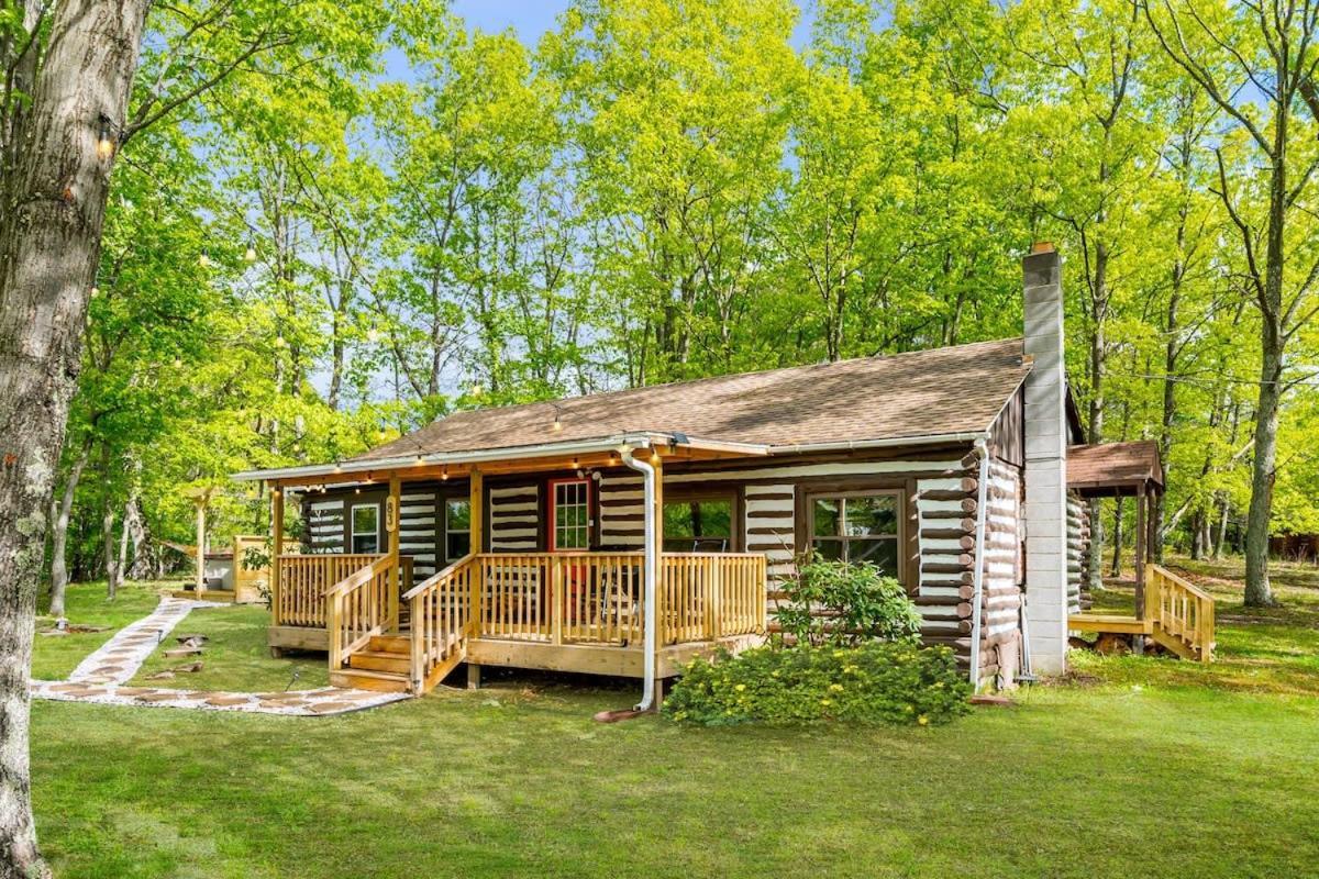 Modernized Log Cabin W Hot Tub Fire Pit & Views Berkeley Springs Exterior photo