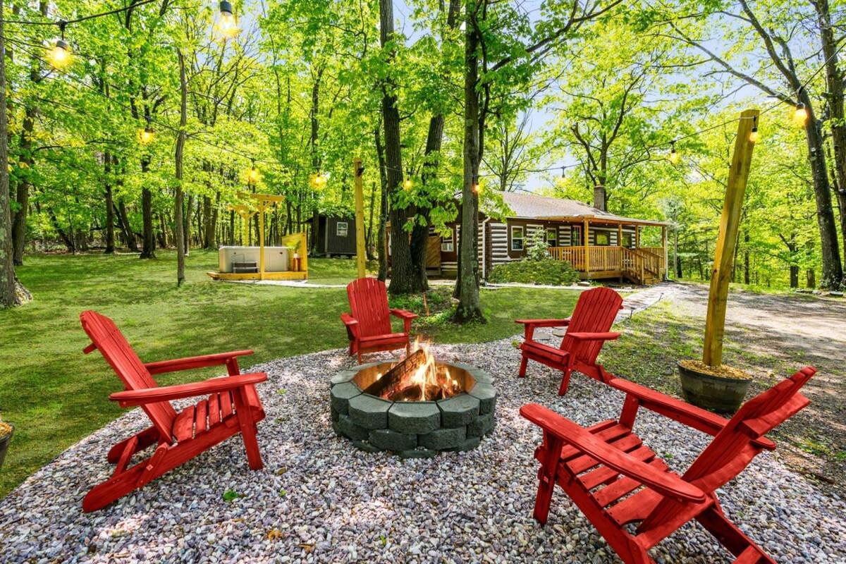 Modernized Log Cabin W Hot Tub Fire Pit & Views Berkeley Springs Exterior photo