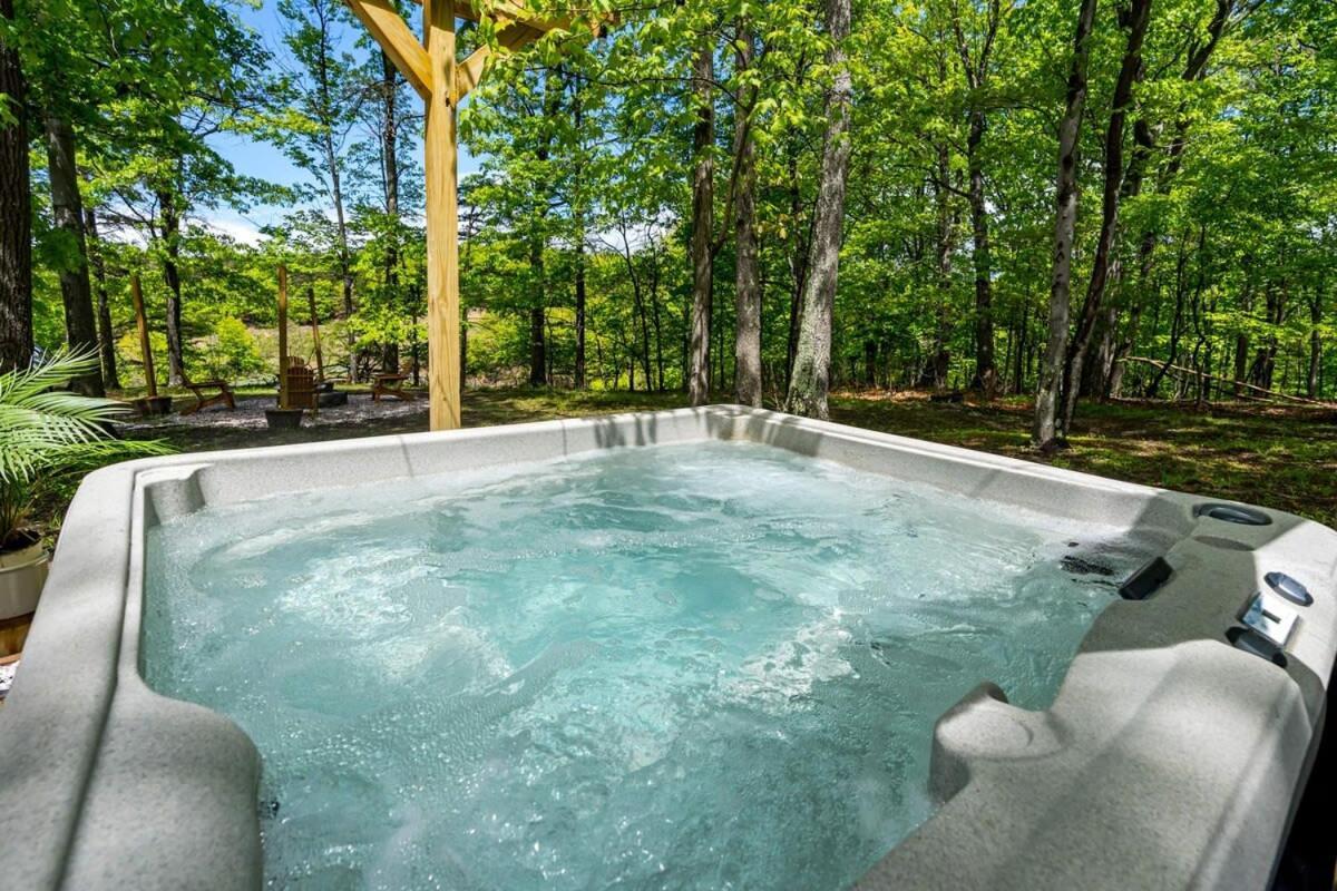 Modernized Log Cabin W Hot Tub Fire Pit & Views Berkeley Springs Exterior photo