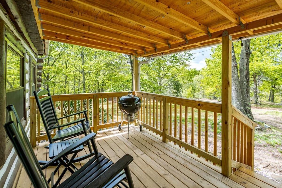 Modernized Log Cabin W Hot Tub Fire Pit & Views Berkeley Springs Exterior photo