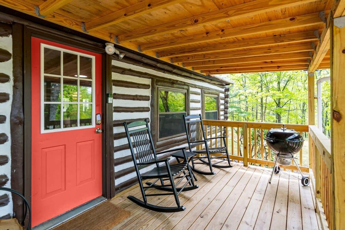 Modernized Log Cabin W Hot Tub Fire Pit & Views Berkeley Springs Exterior photo