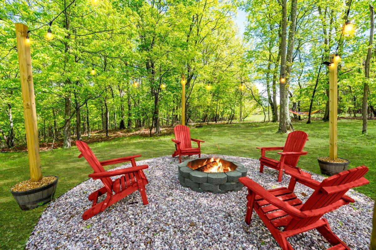 Modernized Log Cabin W Hot Tub Fire Pit & Views Berkeley Springs Exterior photo