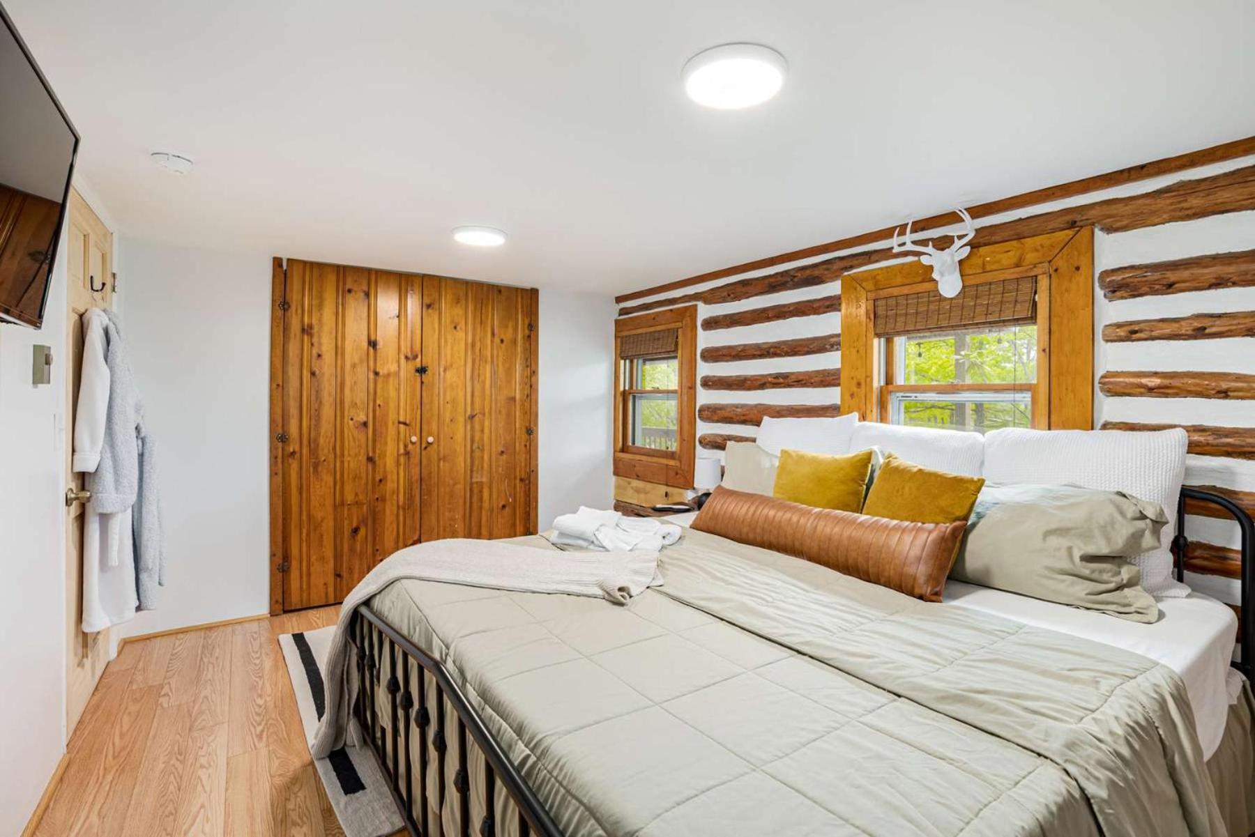 Modernized Log Cabin W Hot Tub Fire Pit & Views Berkeley Springs Exterior photo