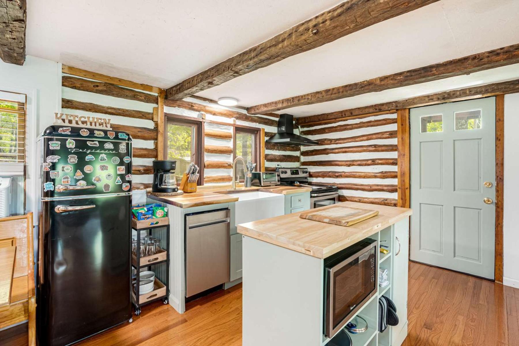 Modernized Log Cabin W Hot Tub Fire Pit & Views Berkeley Springs Exterior photo
